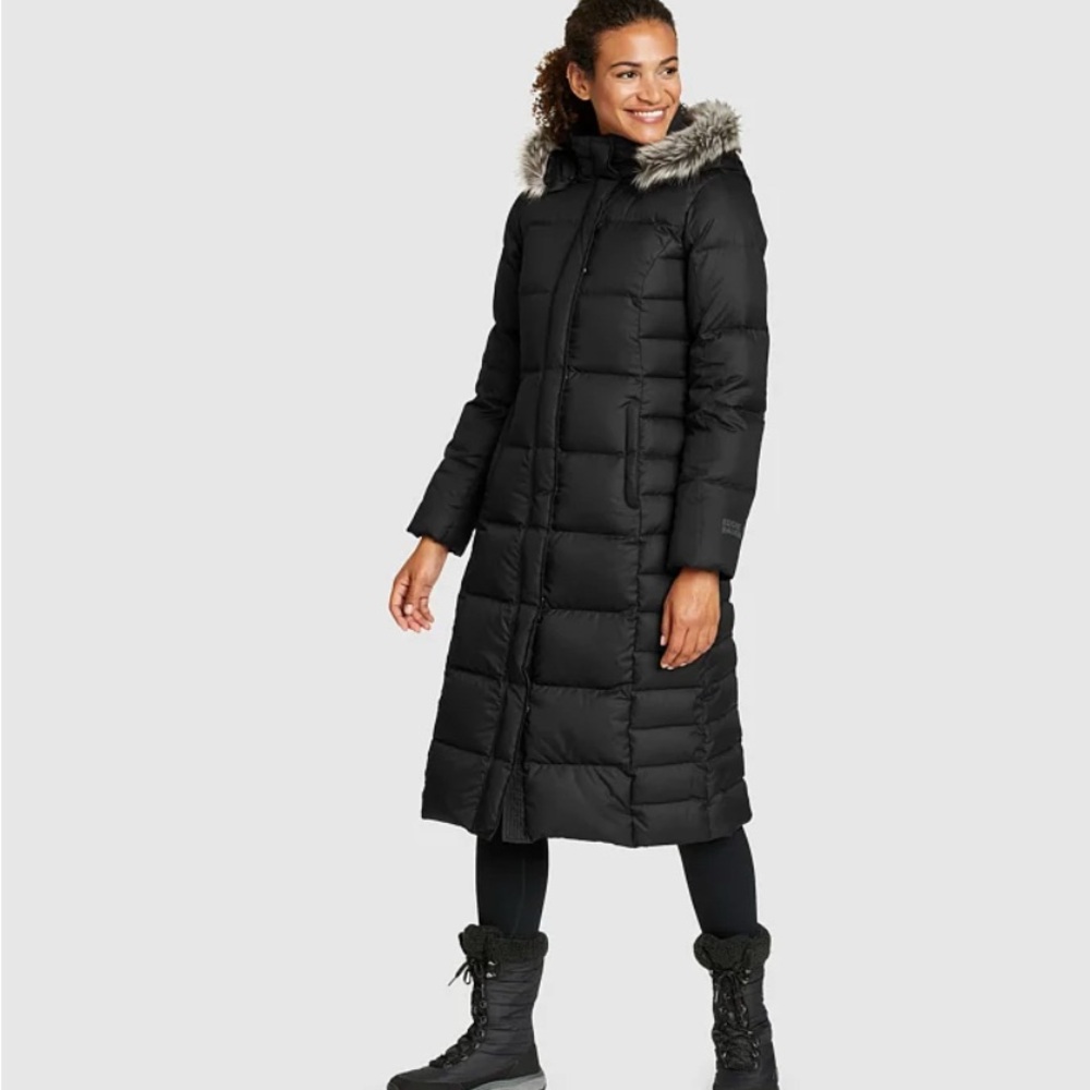 Sleek Black Quilted Puffer Coat with Hood